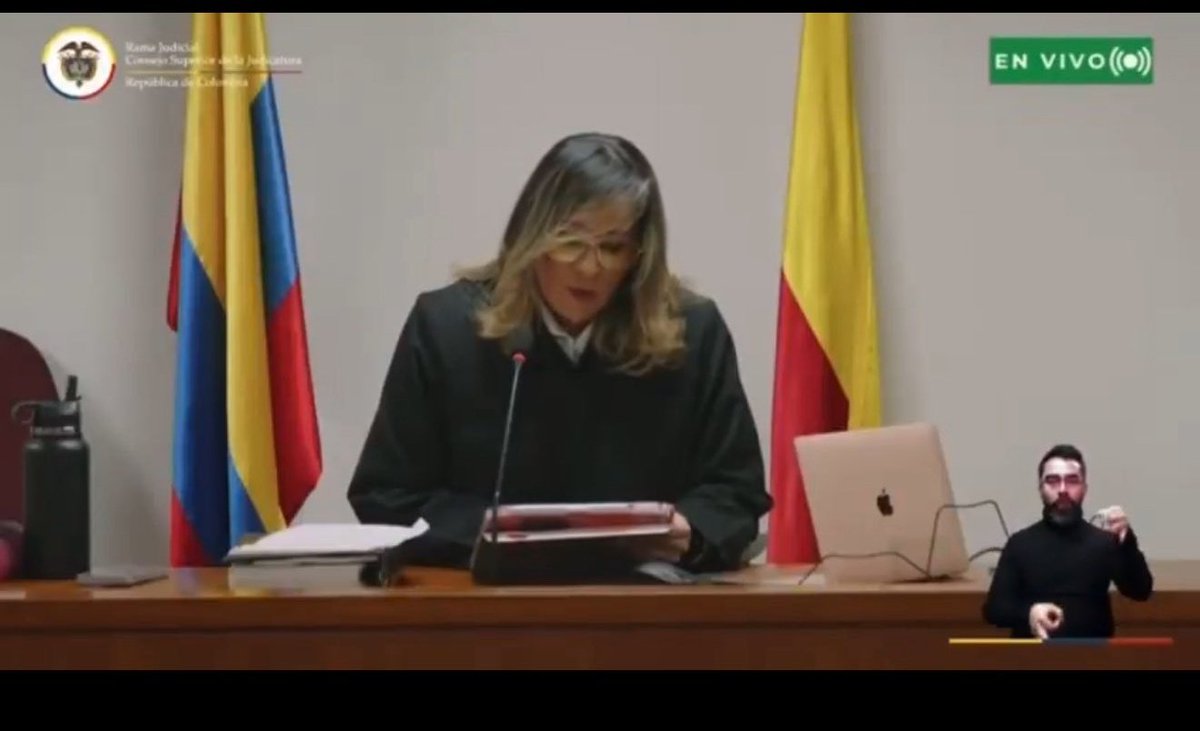 - ¿Qué te pasa?
- Nada.
- Dime, cuéntame tranquila.
- Bueno: