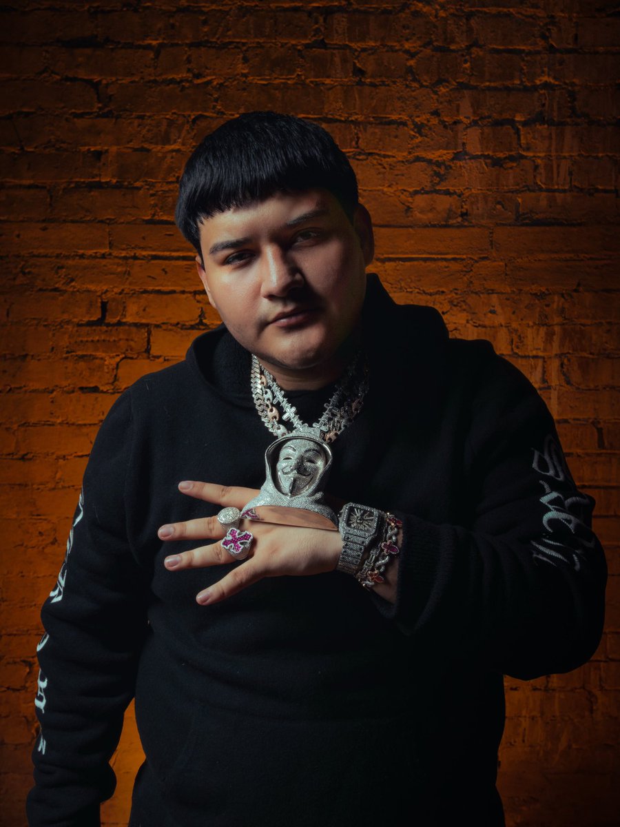 Victor Mendivil presenta su primer álbum, "Tutankamon", entre lujo ancestral y barras faraónicas. Escúchalo en Apple Music: apple.co/VictorMendivil