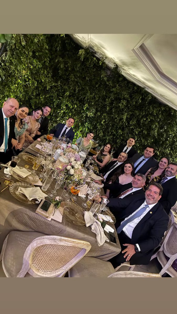 Así se burla el clan Zacarías del pueblo paraguayo: 
8 diferencias entre "los que están mejor" y los que no les alcanza ni para el puchero🧵👇