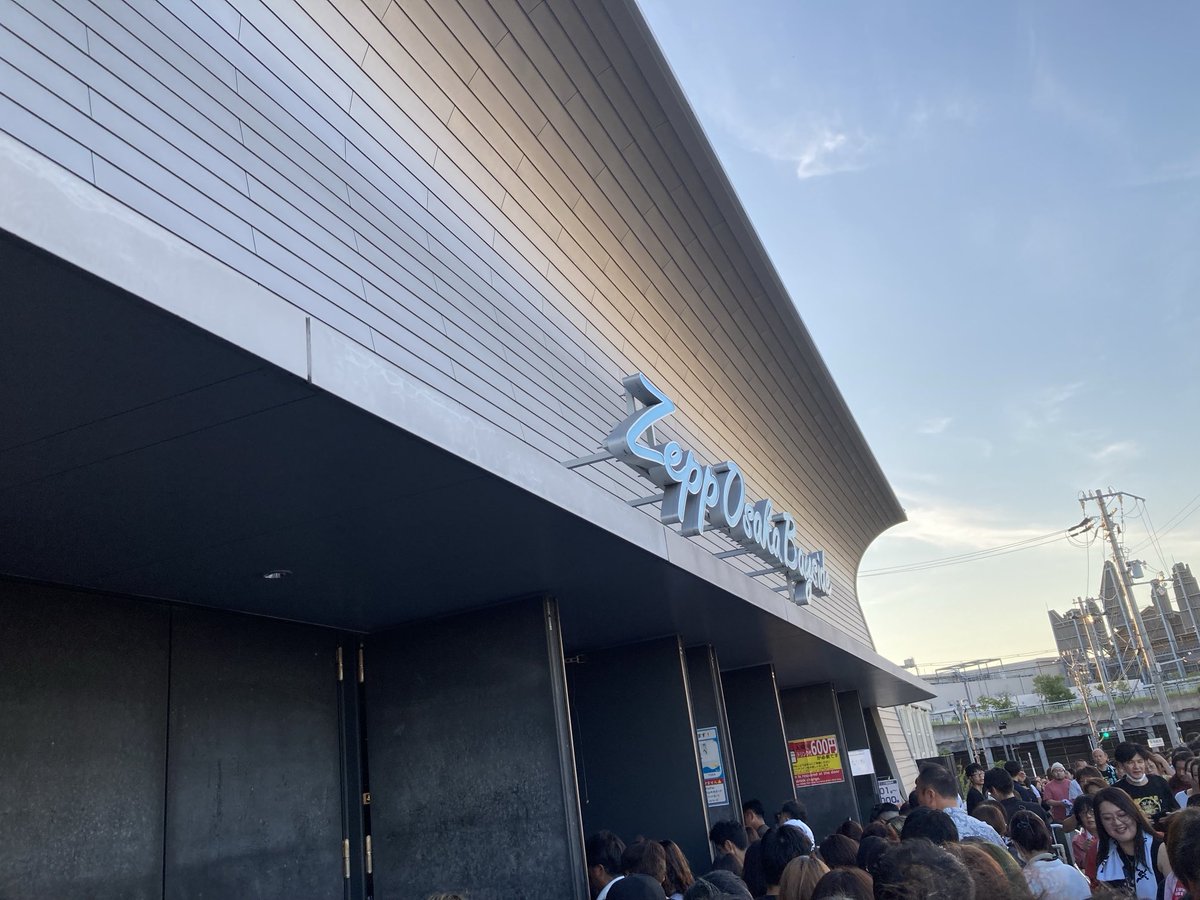 shoshokindle's tweet photo. 2ヶ月連続でイエモンのLIVEに行けた‼️
幸せ‼️

ライブハウスで聴くのは28年振り。
当時も1時間くらいのLIVEだったなぁ。

#THEYELLOWMONKEY https://t.co/5fAzjIiTac