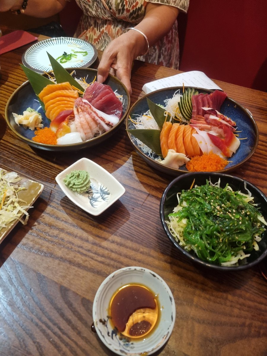 thrwy91's tweet image. Mmm sushi 🍣