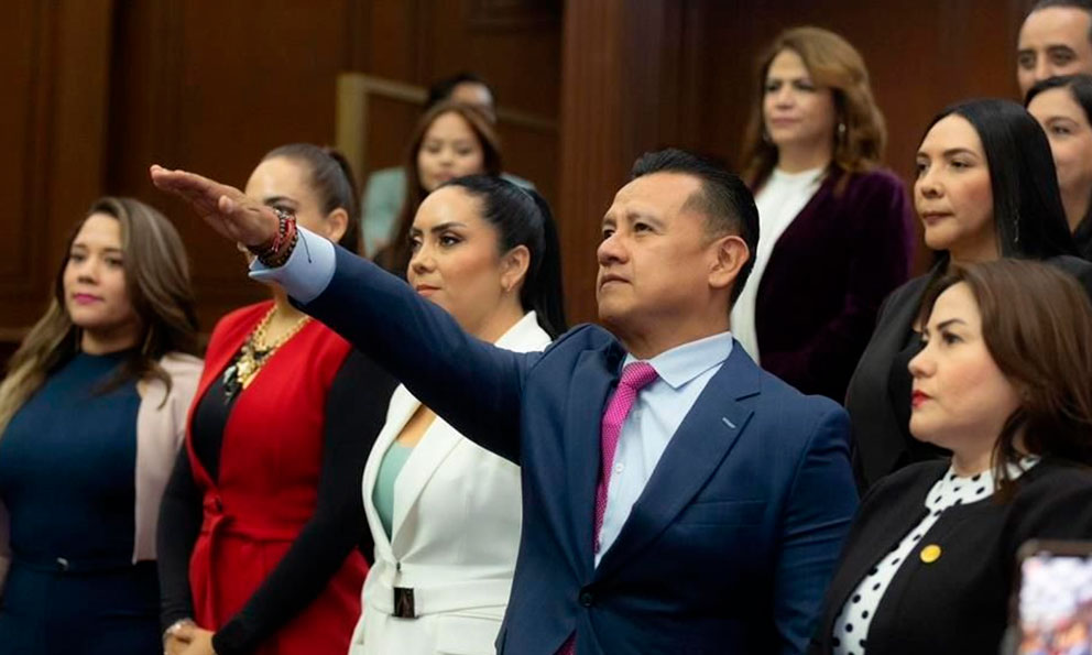 IrvingPineda's tweet image. Fiscal carnal morenista. 

El Congreso de Michoacán designó a Carlos Torres Piña, hasta hoy secretario de Gobierno del estado, como nuevo Fiscal general por 9 años.
