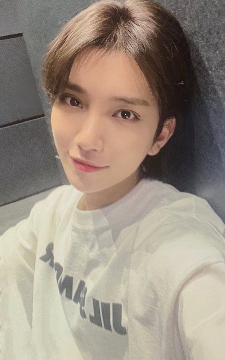 foo_shua's tweet image. prettiest photocard ever