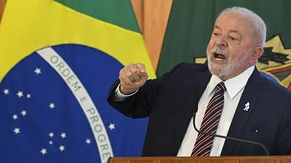TurkMedyaAjansi's tweet image. Brezilya Devlet Başkanı Lula da Silva ;
-“Hamas, Terör Örgütü Falan Değildir.”
-“Aksine Netanyahu, Gazze'yi Yok Etmeye Çalışan Bir Teröristtir..”
▪︎Helal Olsun Başkan Da Silva 👏👏👏
