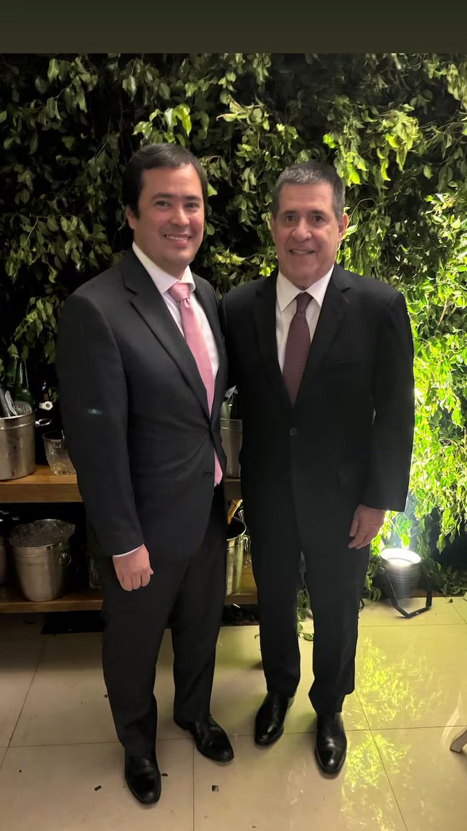 Jrfpy_'s tweet photo. El clan Zacarías forma parte de una élite blindada con impunidad política, cuyos miembros fueron investigados, pero blanqueados por una Fiscalía cómplice y complaciente con los corruptos. El clan Zacarías Irún debe responder por cada guaraní malgastado. El pueblo merece dignidad. https://t.co/02p1XL0GTb