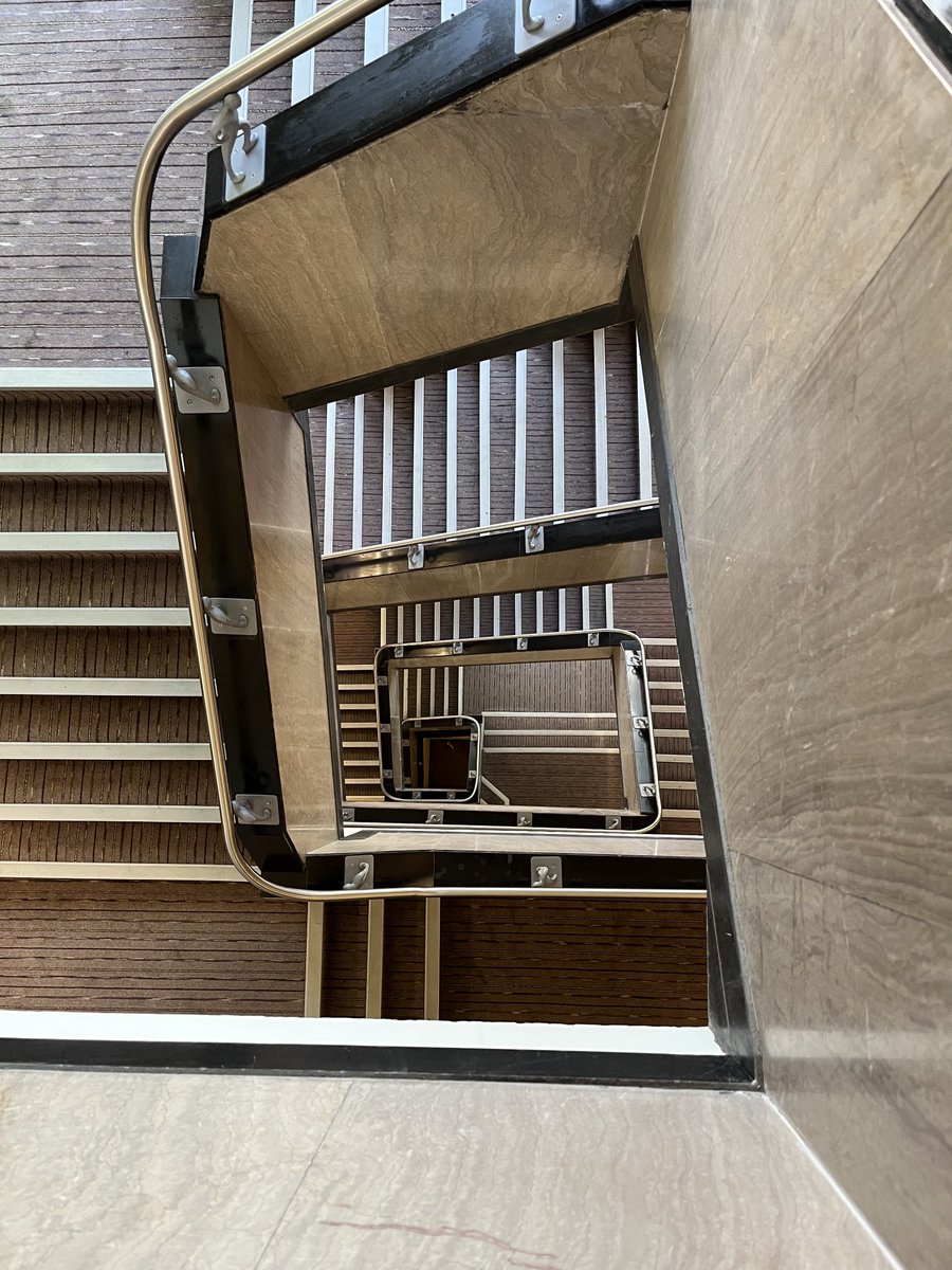 MrPhoebus's tweet image. The splendid staircase - complete with wonderful bannisters - of the Co-operative building, Newcastle, a 1932 Art Deco gem, today a Premier Inn
