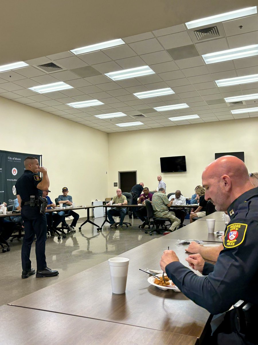 MoorePolice's tweet image. 👮‍♂️ Honoring Our Retirees 👮‍♀️
Today we honored those who dedicated their lives to serving Moore. The Retiree Luncheon is a small way to say thank you to the ones who set the standard. Your service will never be forgotten. 🫡 #MooreStrong