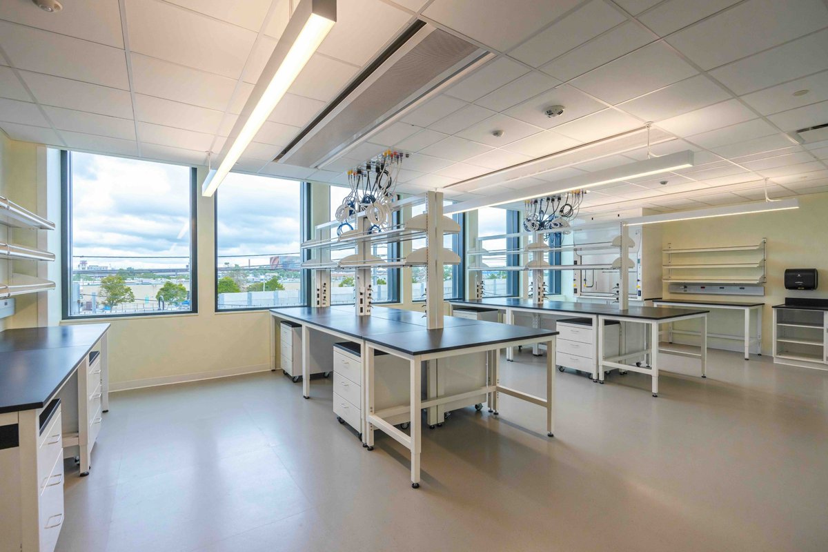MassBio's tweet image. Launching a biotech means navigating complex logistics, tight budgets, and regulatory demands—all challenges @HatchBioLabs helps founders solve with flexible, fully equipped space designed to enable innovation.

Learn more about this #MassBioMember: massbio.org/news/recent-ne…