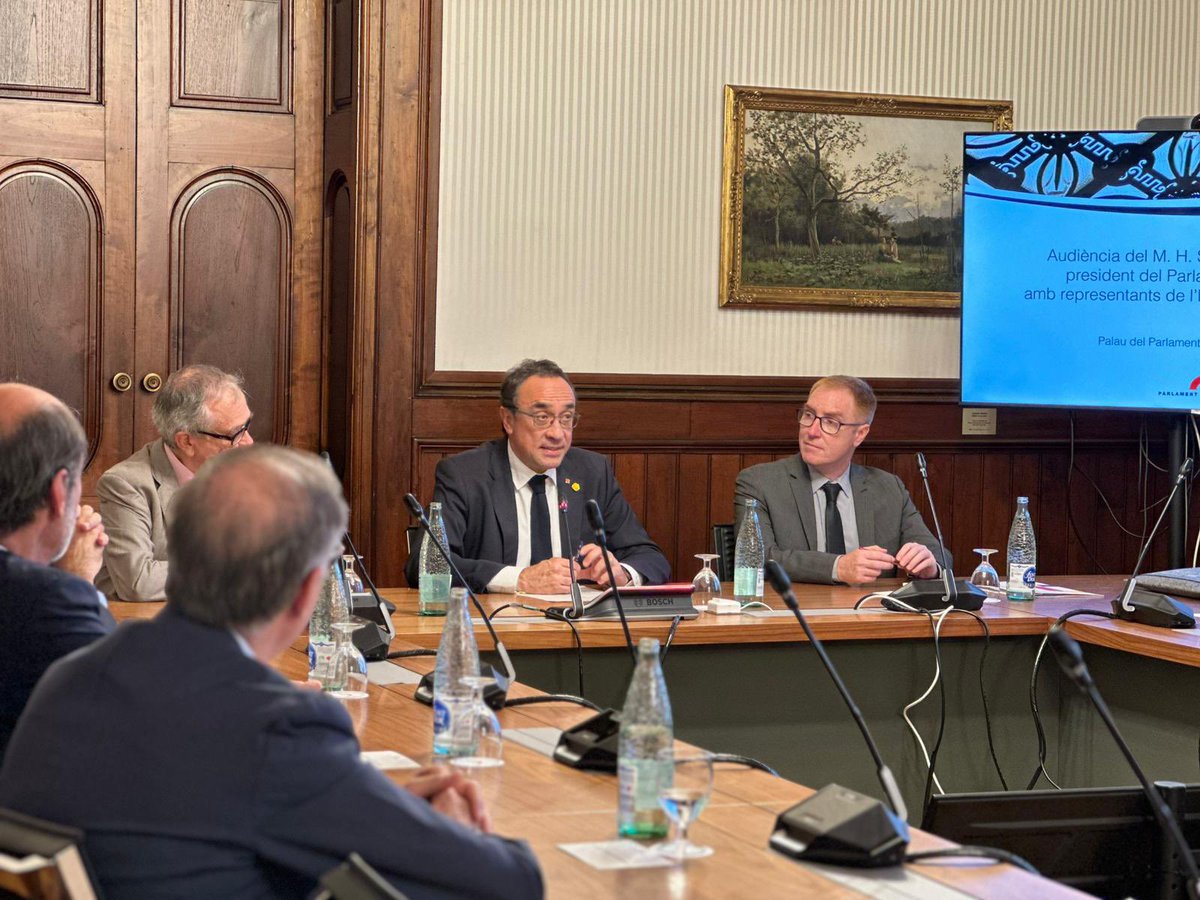 A la trobada amb l’Institut Cerdà he conversat amb els seus responsables i amb empresaris sobre la potència de la col·laboració publicoprivada i la necessitat de millorar-ne el marc regulador.

Obrir el Parlament, per escoltar i legislar entenent el batec del país.