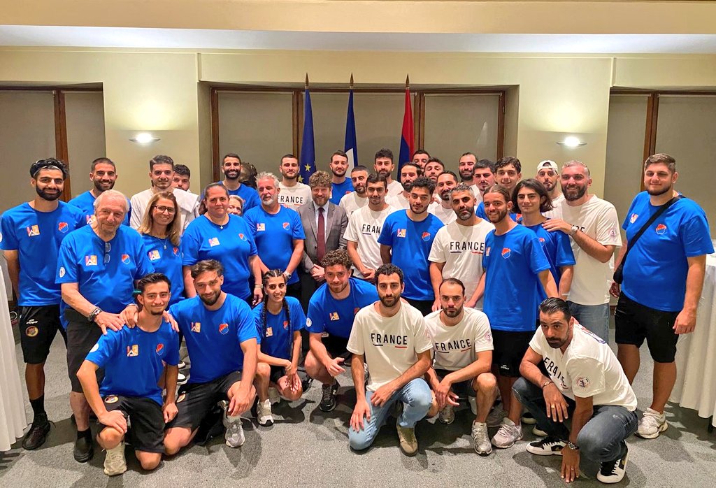 O_Decottignies's tweet image. J'ai reuni à l'Ambassade de France les athlètes français qui participent aux 12èmes Jeux Pan-Homenetmen d'Erevan.
🇫🇷 Allez les Bleus !
