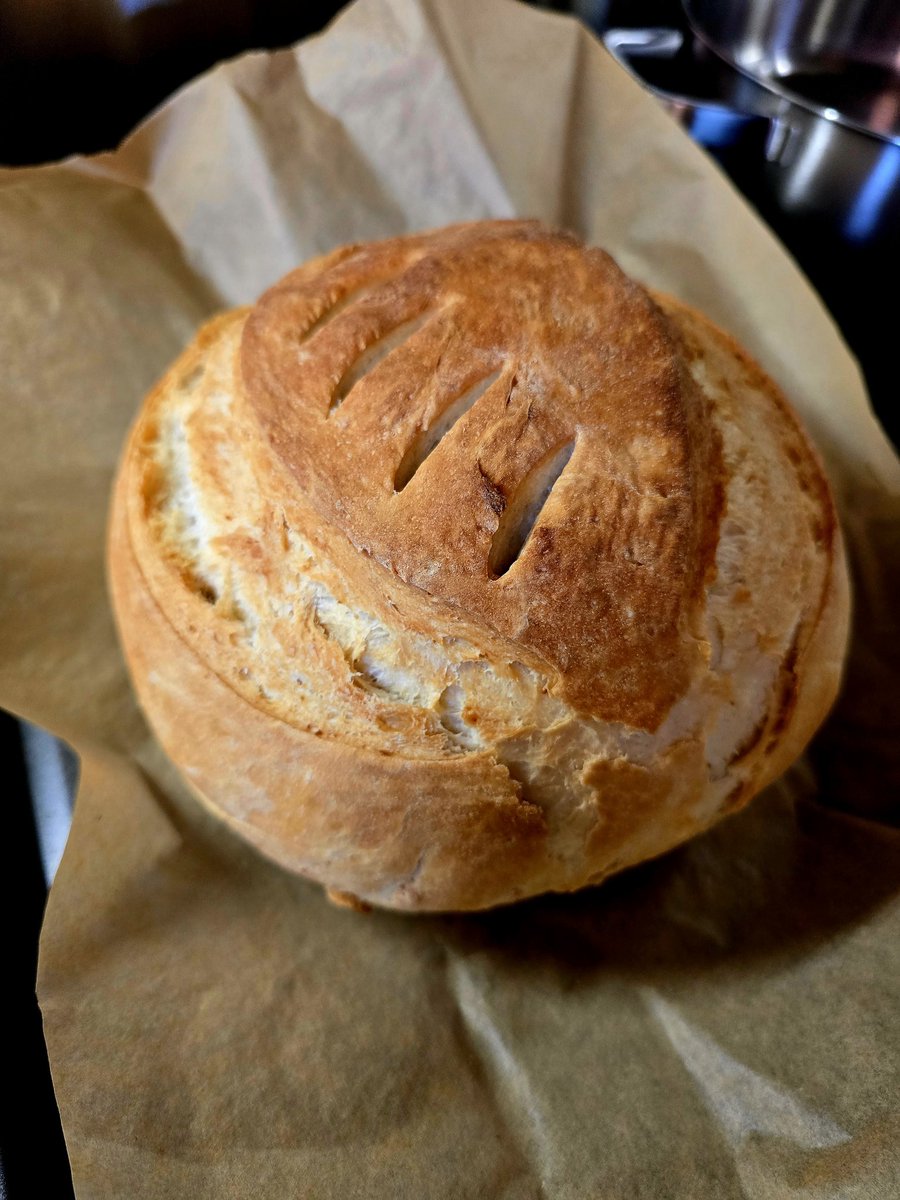 AreOhEssEyeEe's tweet image. Nothing better than the smell of freshly baked bread. 🤤