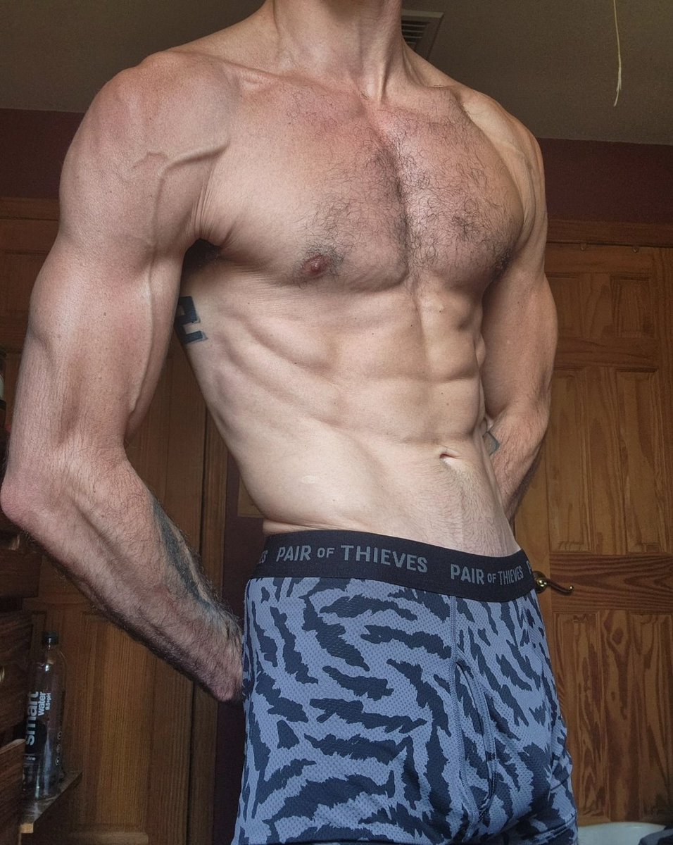 Fisco414's tweet photo. That vein pop
#fit #fitness #healthy #healthyfood #healthylifestyle #tattoo #tattoos #guyswithtattoos #guyswithink #inked #gym #workout #gymmotivation #gymtime #gymflow #gymlife #motivation https://t.co/NPumH2d0Ip