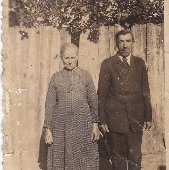 HistorylandHQ's tweet image. My great Grandfather and great Grandmother, Lithuania. I estimate early 1900s.