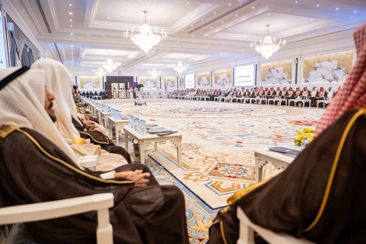 EmarahAlQassim's tweet image. خلال إستقبال سموه القائمين على حملة &quot; أيسره مؤونة&quot; والتي تنفذها جمعية أسرة للتنمية الأسرية بمدينة بريدة.. 

سمو #أمير_منطقة_القصيم 
يُشيد بمبادرة &quot; #أيسره_مؤونة&quot; والتي سوف تحقق أهدافها من خلال التشجيع وتوعية المجتمع بأهمية تخفيف تكاليف الزواج والتسهيل على الشباب في زواجهم .