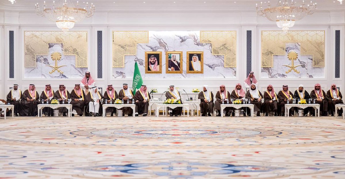 EmarahAlQassim's tweet image. خلال إستقبال سموه القائمين على حملة &quot; أيسره مؤونة&quot; والتي تنفذها جمعية أسرة للتنمية الأسرية بمدينة بريدة.. 

سمو #أمير_منطقة_القصيم 
يُشيد بمبادرة &quot; #أيسره_مؤونة&quot; والتي سوف تحقق أهدافها من خلال التشجيع وتوعية المجتمع بأهمية تخفيف تكاليف الزواج والتسهيل على الشباب في زواجهم .