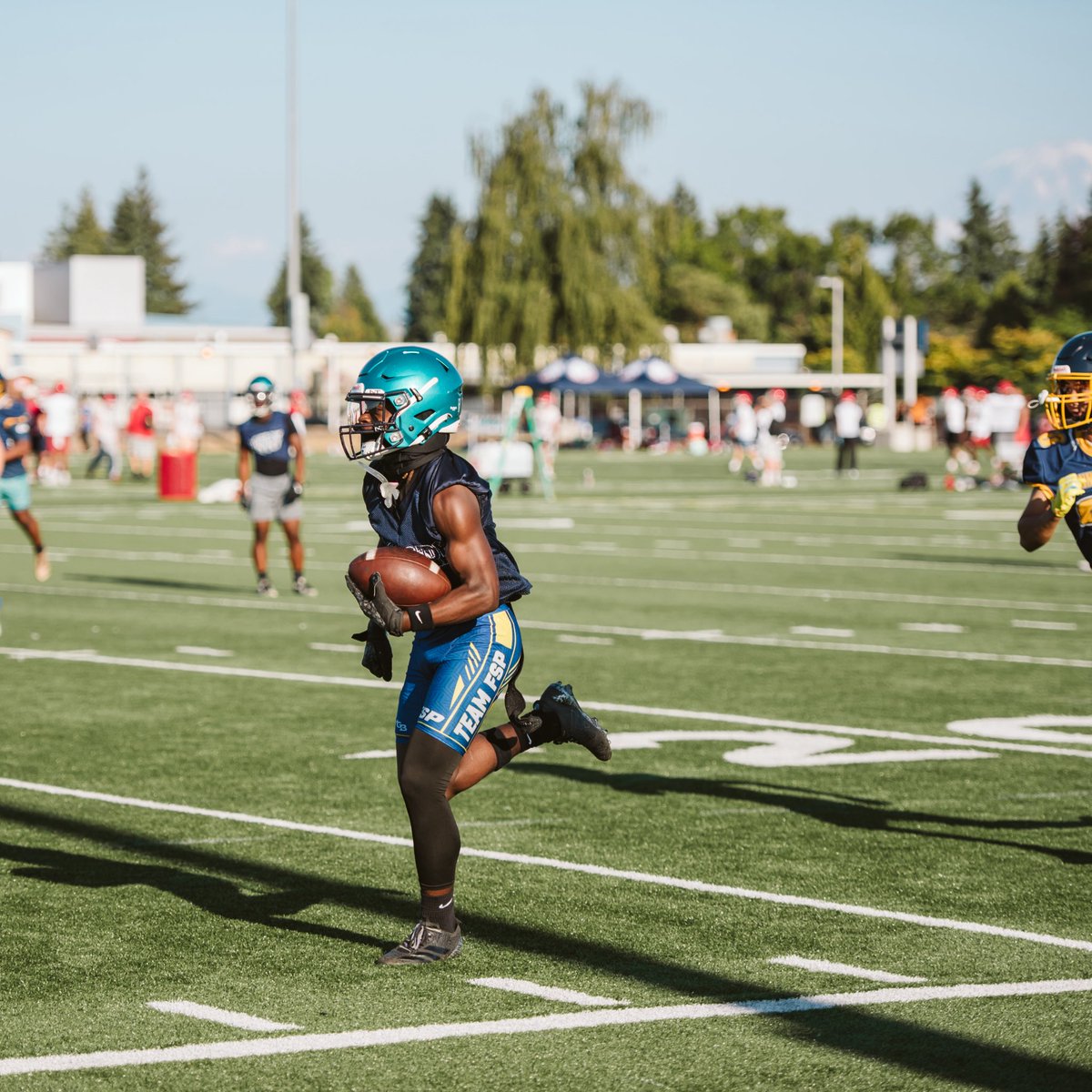 OfficialSR2_'s tweet image. Please vote me athlete of the year athleteoftheyear.org/2025/sayon-60c9 all glory to GOD 🙏🏾