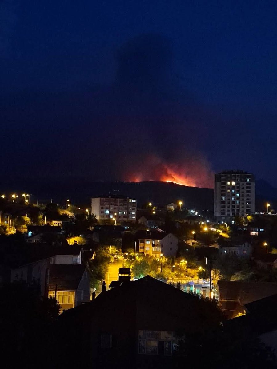 II_EbruYldrm_II's tweet image. Siz bütün düğmelere bassanız da
Zamanı geldiğinde Devlet'te size basmasını bilir o.ç ....
_____
#bursayanıyor Büro personeli CHP’ye
Kamu Kobani İsmail Dükel asla Sarımsaklı
#İstanbulyanıyor