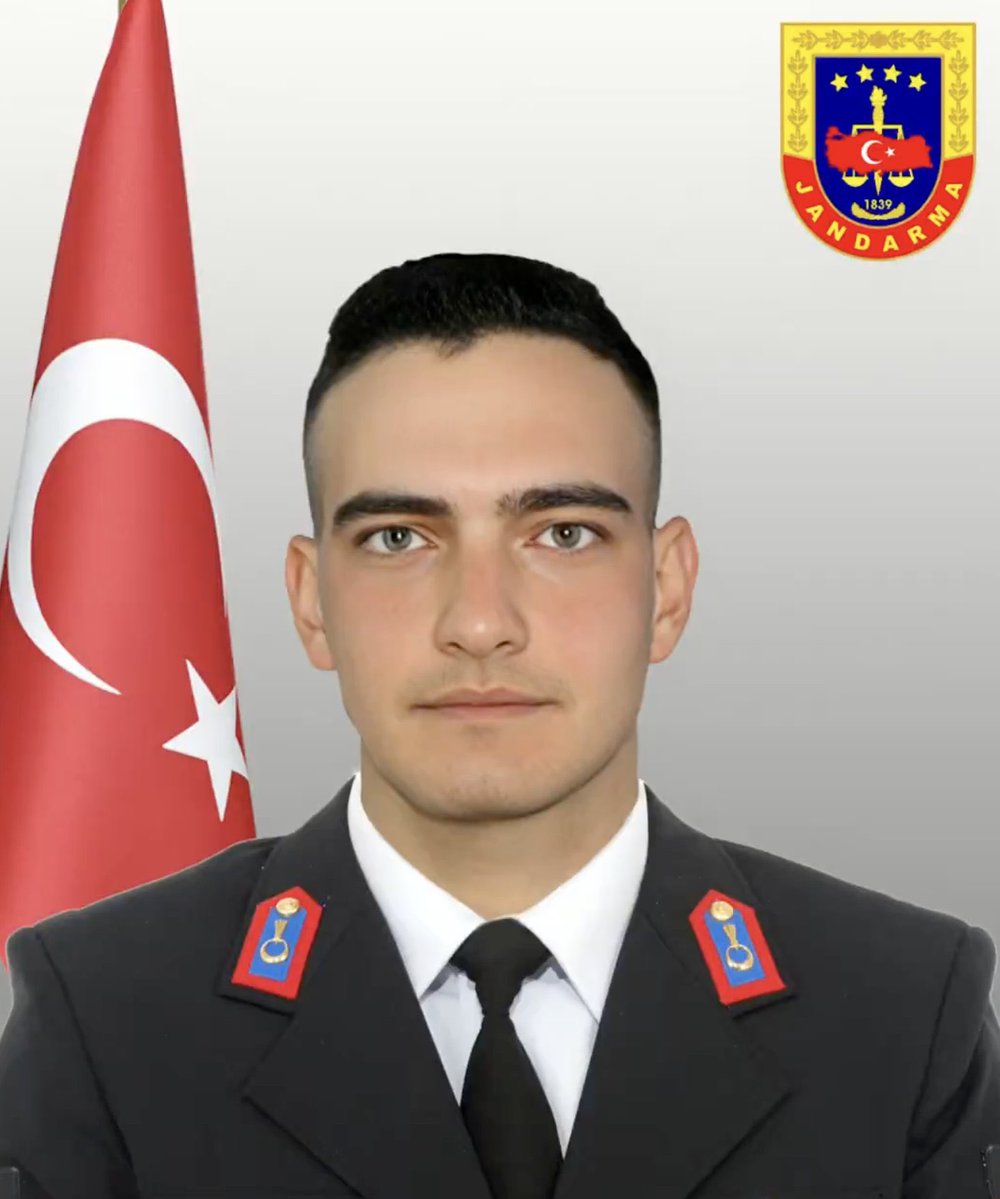 TrBirilerivar's tweet image. “ŞEHİDİN VAR TÜRKİYE”
Şırnak’ta operasyon sırasında kayalıklardan düşerek ağır yaralanan Jandarma #UzmanÇavuş Mehmet Ali Yıldırım Şehit oldu.
Türk milletinin başı sağ olsun.