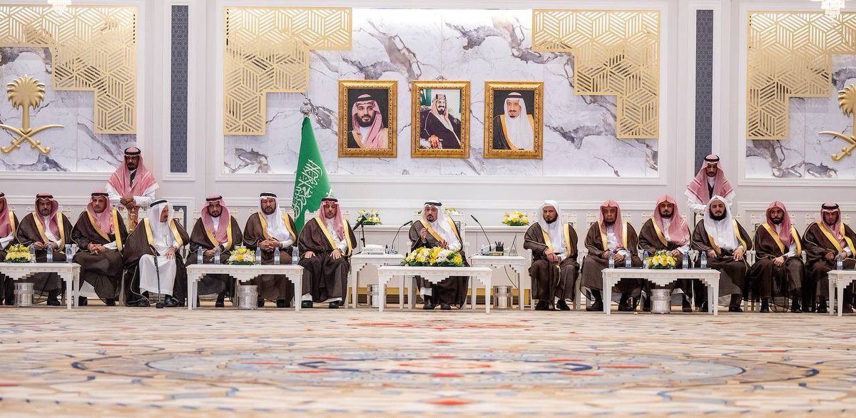 EmarahAlQassim's tweet image. ثمّن سموه دعم القطاع الخاص والجمعيات الأسرية، مقدراً دور إدارة المسؤولية الاجتماعية في بنك الجزيرة ممثلة بالدكتور فهد العليان على رعايتهم ودعمهم لهذه الحملة..

سمو #أمير_منطقة_القصيم : مبادرة &quot; #أيسره_مؤونة &quot; مبادرة نوعيّة سيكون لها أثر كبير في نشر الوعي وتقليل المبالغات التي قد…