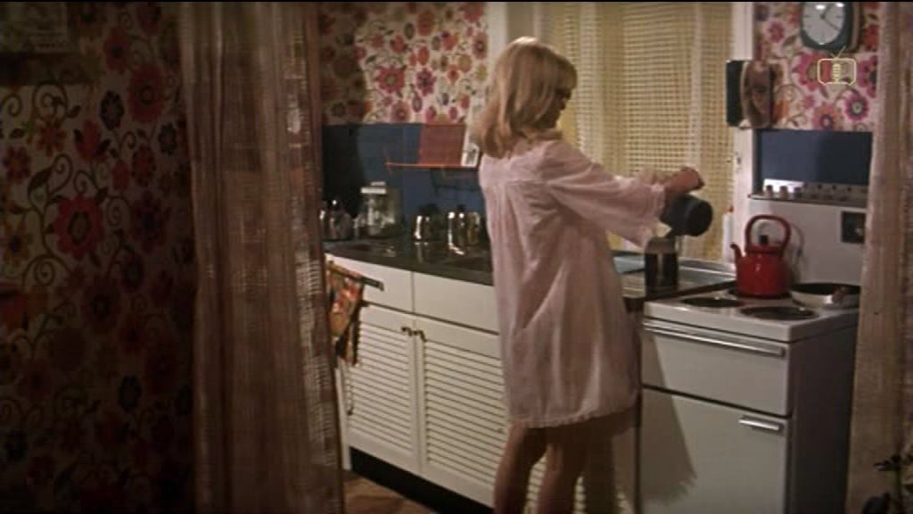 fathoms_deep's tweet image. Cracking 1970s decor on @TalkingPicsTV 😍🤣