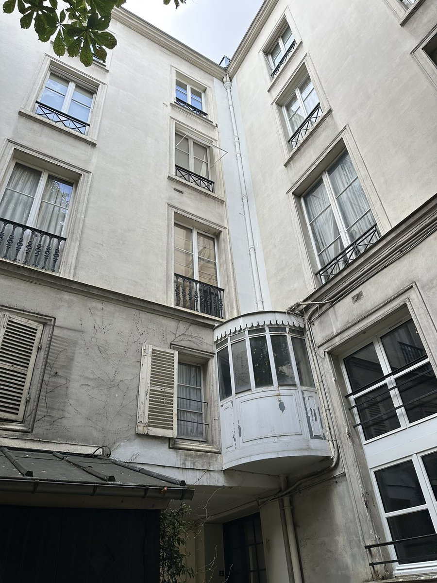botdefreud's tweet photo. Hoy visité el consultorio de Jacques Lacan en Paris, en el cual atendió desde 1941 hasta su muerte en 1981. https://t.co/kqgYX6ys4a