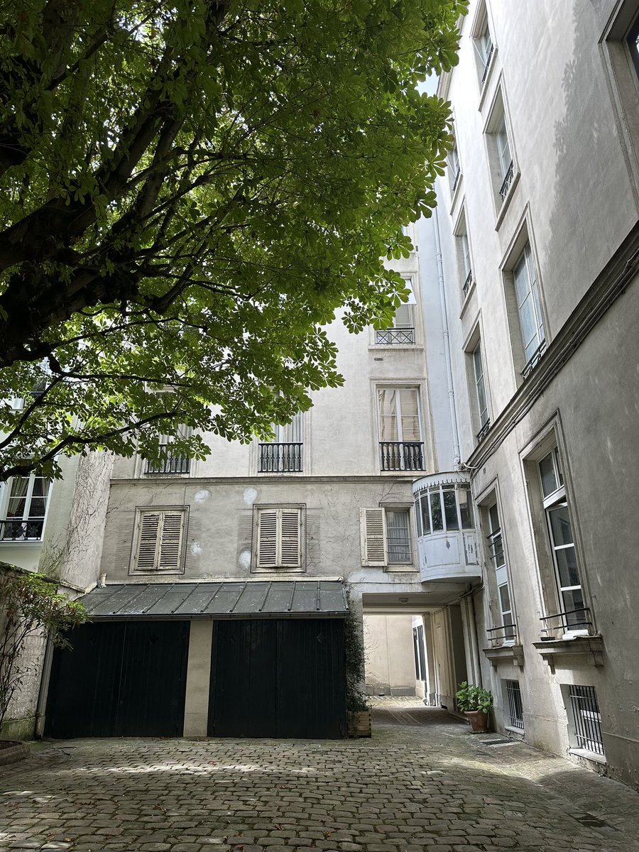 botdefreud's tweet photo. Hoy visité el consultorio de Jacques Lacan en Paris, en el cual atendió desde 1941 hasta su muerte en 1981. https://t.co/kqgYX6ys4a
