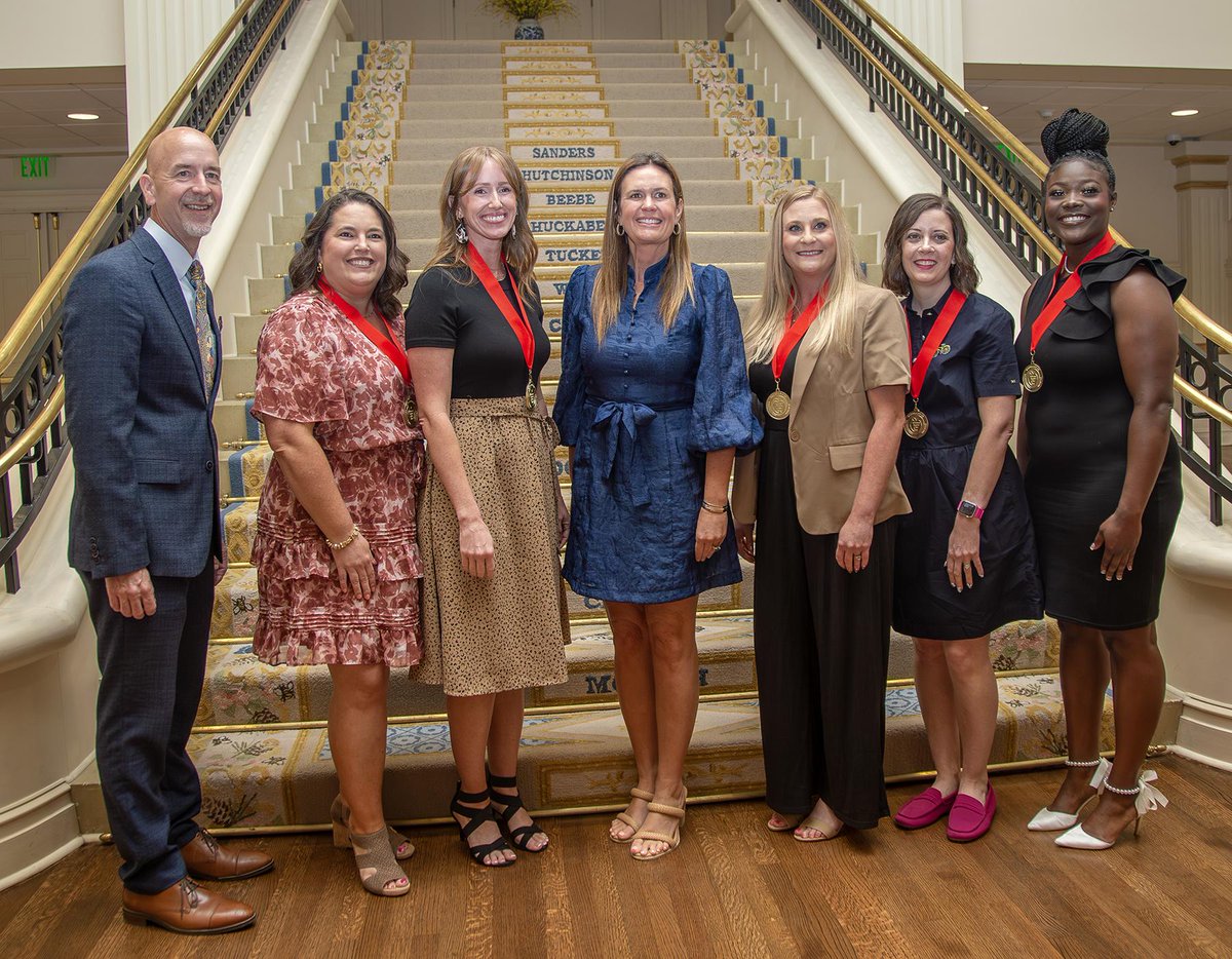 Congratulations to the five Arkansas Teacher of the Year State Semi-Finalists! Pictured l to r: Secretary Jacob Oliva, Alana Ashworth, Stephanie Williams, Governor Sarah Huckabee Sanders, Gretchen Freyaldenhoven, Elaina Weaver, and Chenel Dale. trst.in/O7Oz8f.