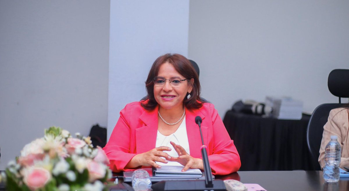 Minotahn's tweet image. 🌱👩🏻🌾 La actual Titular de la Secretaría de Agricultura y Ganadería, @LauraSuazoT, presentó su visión y pilares estratégicos como aspirante a la Dirección General del Instituto Interamericano de Cooperación para la Agricultura (IICA) ante el Cuerpo Diplomático acreditado en…