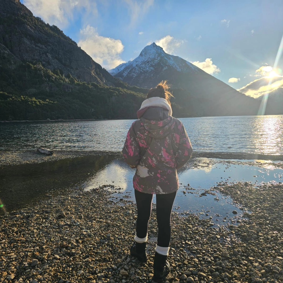 Hoje estamos felizes como se não houvesse o amanhã. E se houver… que seja tão leve quanto agora🥰Entre o agora e o depois, escolhi viver o presente com tudo que ele tem de mais bonito.🙏🪷