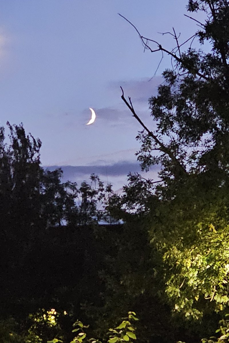 Paris 22h30 #TheMoon 🌙