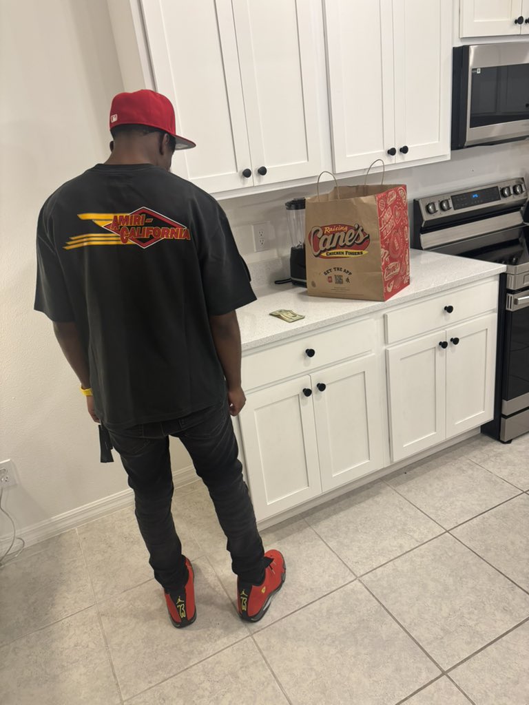 Bjbenjiss's tweet photo. Niggas can’t fuck with me still got the flames on me🔥🔥 https://t.co/lZL6PMkEdX