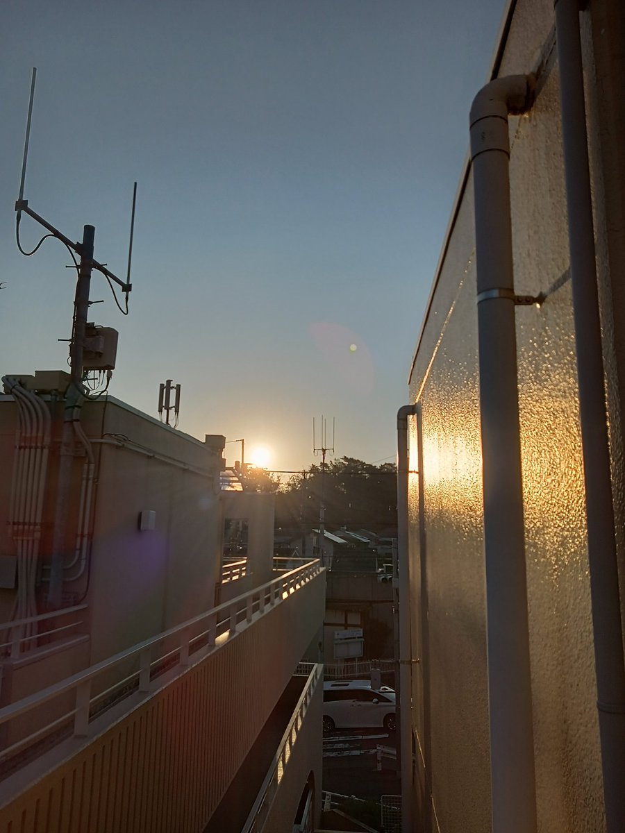 NobuakiAwagi's tweet image. おはようございます\(^o^)/
今日も宜しくです(^O^)/
晴れた日野市です(^O^)/
また晴れて暑くなるようです🥵💦💦
出かける際は熱中症対策を☂🧢🥤🕶️👕
明日、病院なのでゆっくり過ごします(*^^)v
無理せずゆっくりマイペースで参りましょう(`・ω・´)ゞ
頑張らないよ(≧∇≦)b