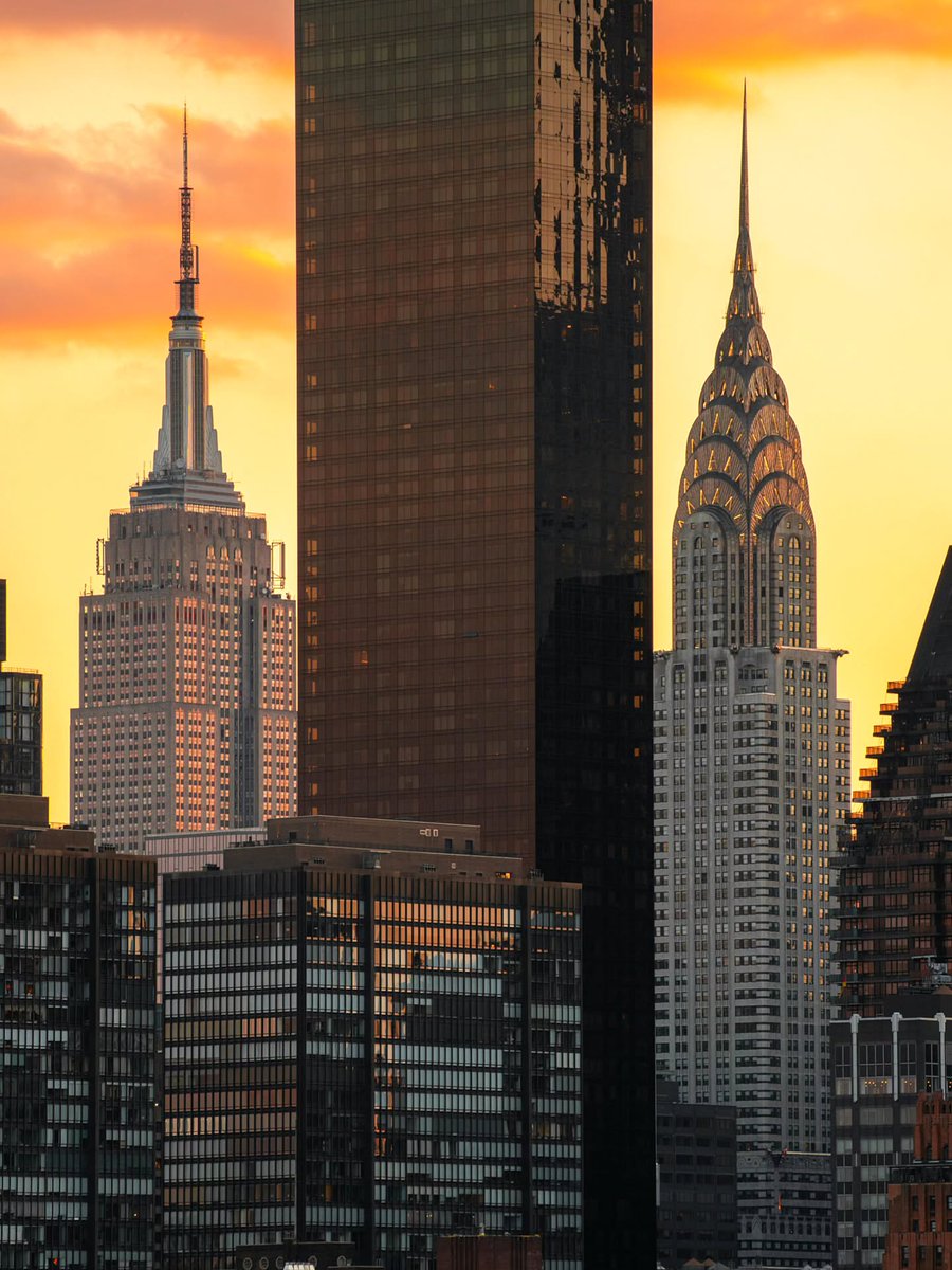 Empire State Building tweet media