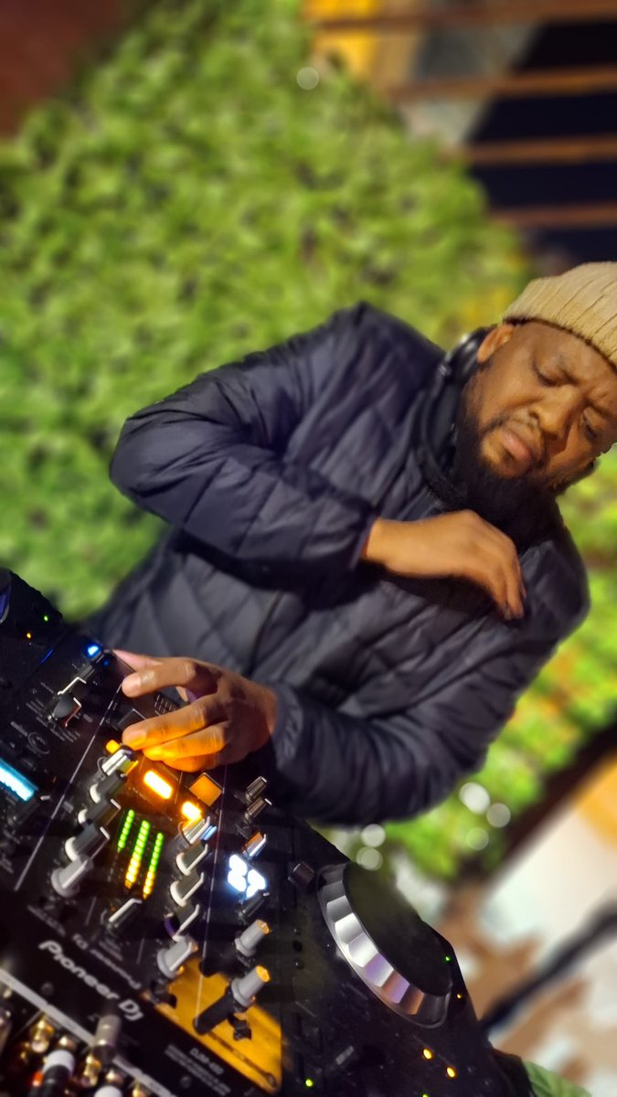 Kingseraks's tweet image. My Debut at Phomolong, Tembisa last night was really great. 🎛️🎚️ 🔴