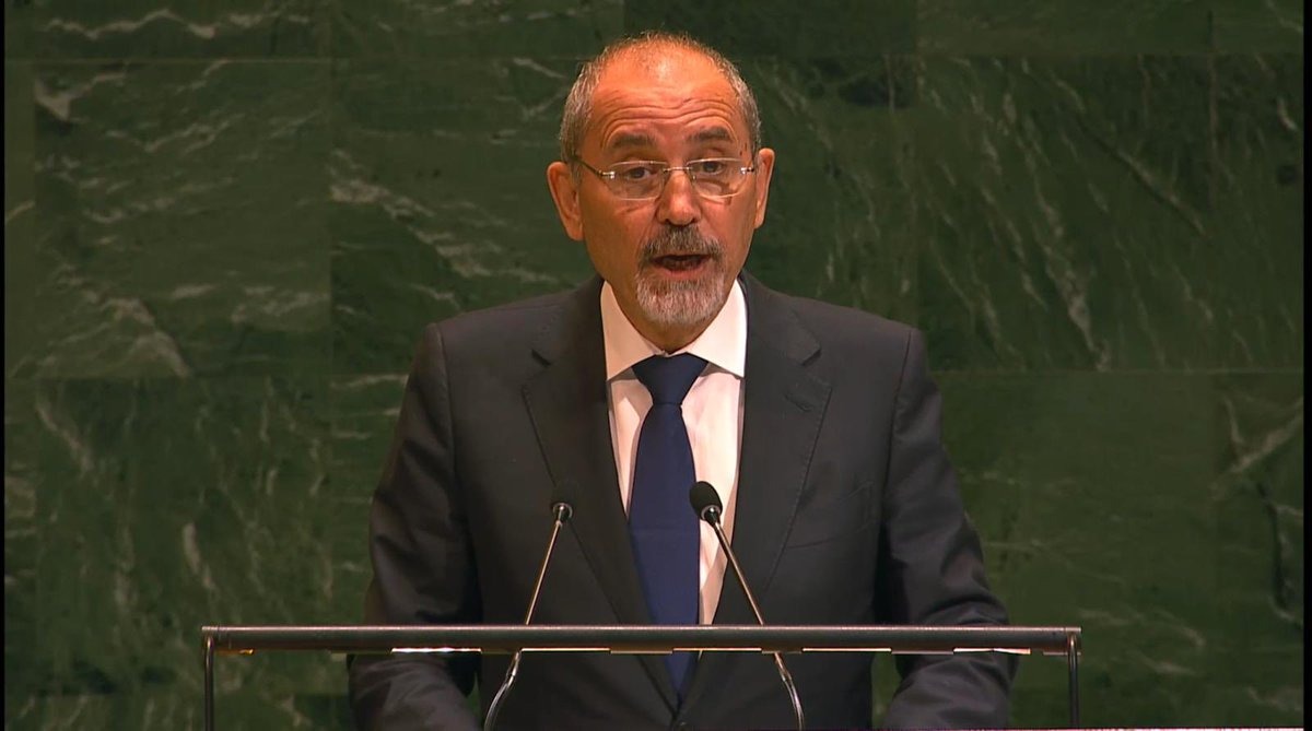 الصفدي <a href="/AymanHsafadi/">Ayman Safadi</a> خلال الجلسة الرئيسية لمؤتمر "تنفيذ حل الدولتين"، اليوم:
- إن كانت الإنزالات الجوية ستنقذ حياة طفل فلسطيني واحد سنقوم بها لأن حياة طفل فلسطيني واحد تستحق أن تنقذ.