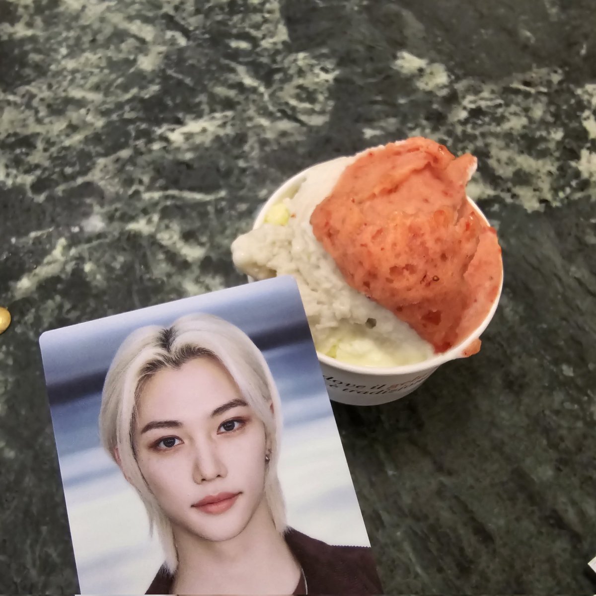bbok_ankk's tweet image. 젤라또 묵다
밤이라 너무 무서워서 폰이랑 돈만 주머니에 때려넣고 다녀 왓서요