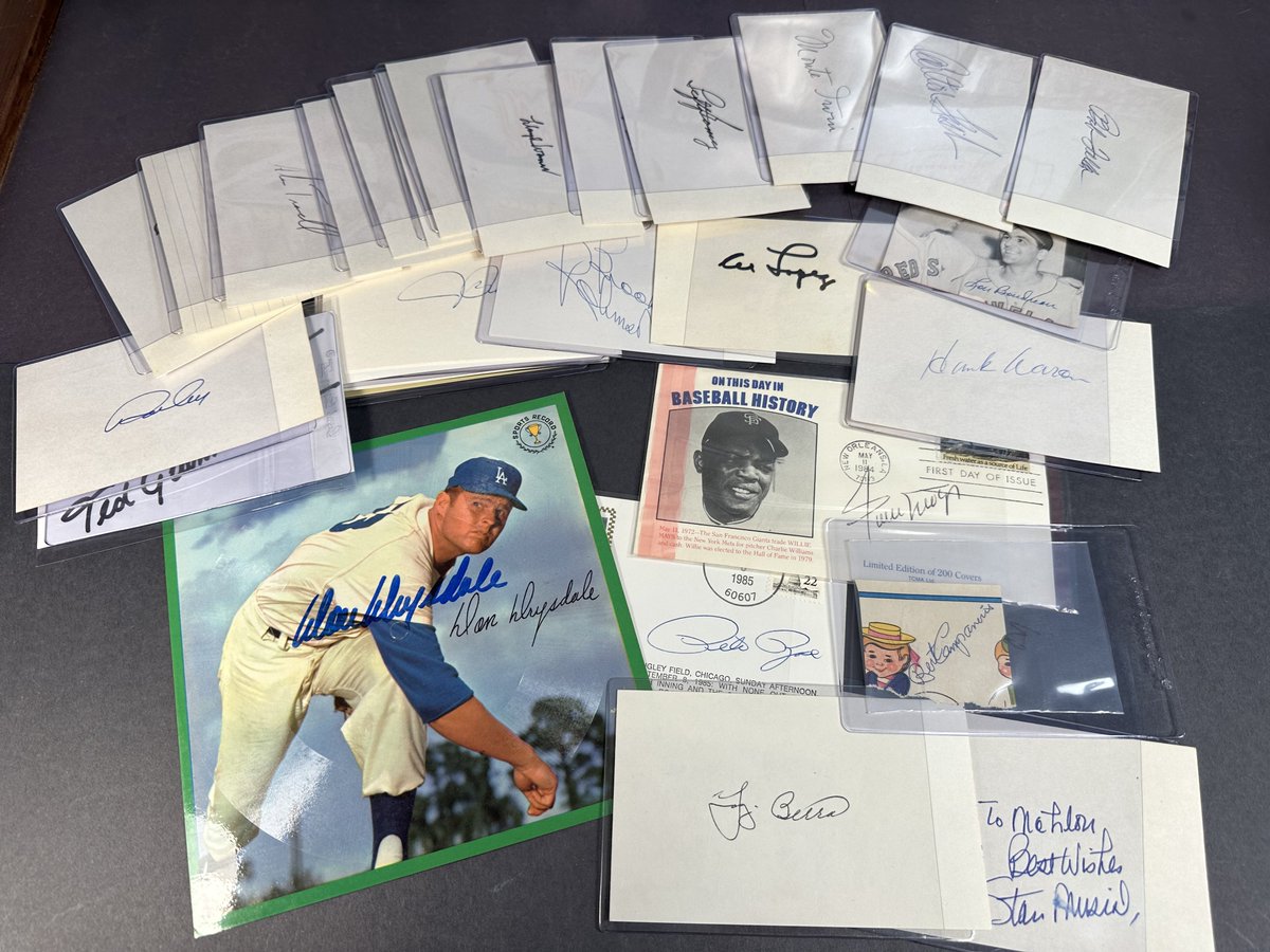 I came across an old autograph collection and wanted to do a fun break with it. 

34 total autos

There’s Willie Mays, Hank Aaron, Yogi Berra, and the list keeps going on! Almost all hall of famers and some tougher names to get. 

Comps to $870

Random teams; $29/spot!

LINK