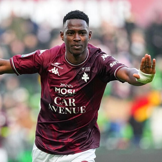Mercado_Ingles's tweet image. Manchester United confirma su interes por el delantero Senegales, jugador del Metz, Idrissa Gueye (18). [sun]