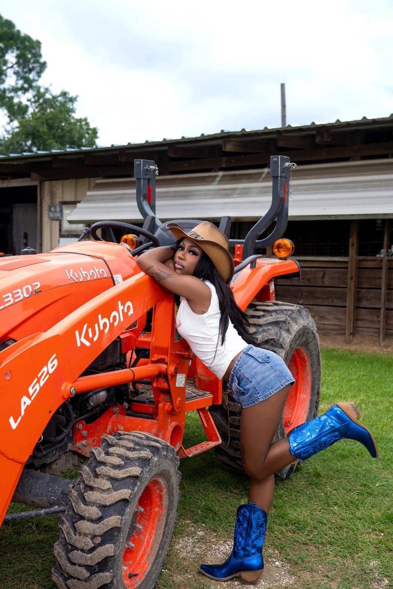 KWEENMANIII's tweet image. MY LAST RIDE🐎

Thank You, @UTArlington 💙🧡 #MSW