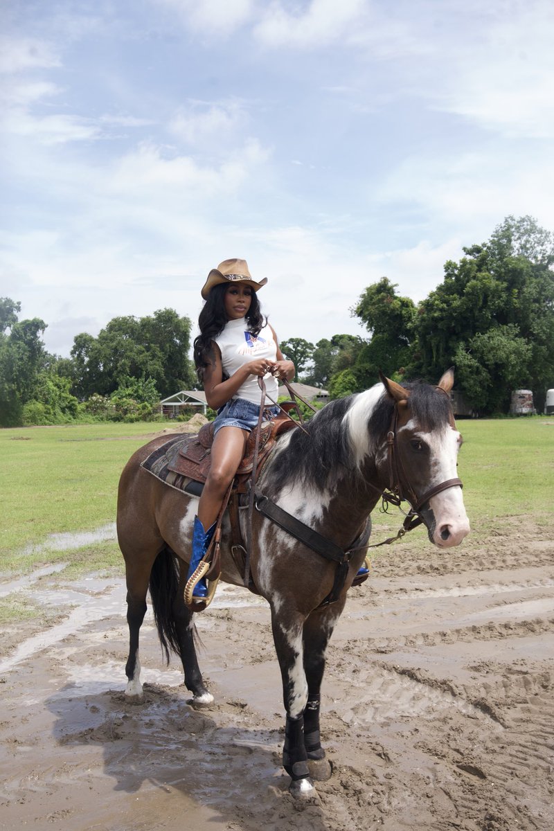 KWEENMANIII's tweet image. MY LAST RIDE🐎

Thank You, @UTArlington 💙🧡 #MSW