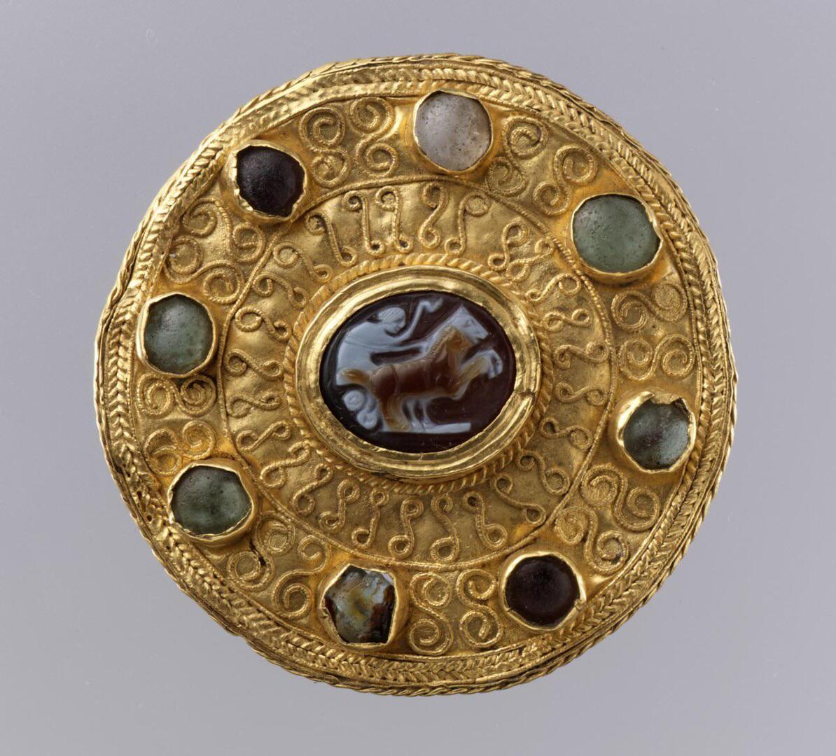 HistorylandHQ's tweet image. Jewelry [1200  x 1158]