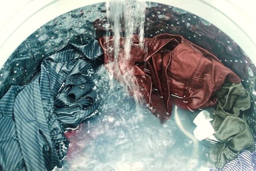 WetTribe's tweet image. Land-based sources contribute 70-80% of ocean plastic, including microplastics. Synthetic textiles, which release plastic microfibers during washing, are a significant contributor to this issue. #WetTribe #TidetotheOcean #Microplastics #Microfibers