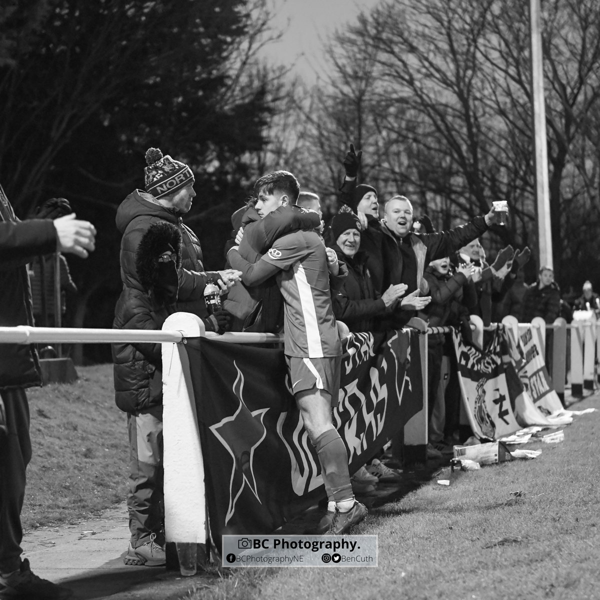 𝗔𝗻𝗻𝗼𝘂𝗻𝗰𝗲𝗺𝗲𝗻𝘁: 𝗠𝗶𝗻𝘂𝘁𝗲𝘀 𝗮𝗽𝗽𝗹𝗮𝘂𝘀𝗲 𝗮𝗵𝗲𝗮𝗱 𝗼𝗳 𝗸𝗶𝗰𝗸 𝗼𝗳𝗳

Ahead of tonight’s kick off we will be holding a minutes applause to celebrate the life of Lynn Kirtley, mother to forward Rio Joisce who sadly passed away last week. 💙

Lynn was a