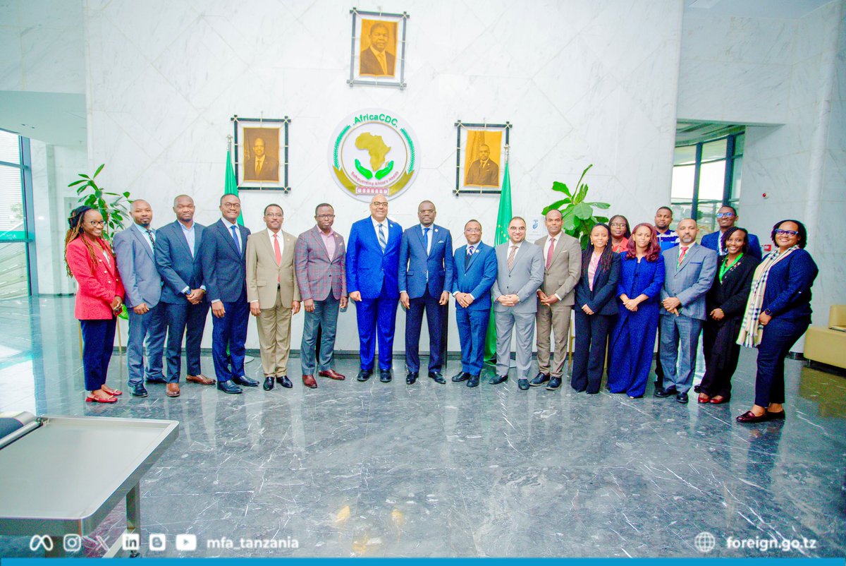 WAZIRI KOMBO ASIFIA MCHANGO WA AFRICA CDC KATIKA KULINDA AFYA YA AFRIKA

Waziri wa Mambo ya Nje na Ushirikiano wa Afrika Mashariki, Mhe. Balozi Mahmoud Thabit Kombo (Mb.), amefanya ziara katika Makao Makuu ya Kituo cha Afrika cha Kudhibiti na Kuzuia Magonjwa (Africa CDC) jijini