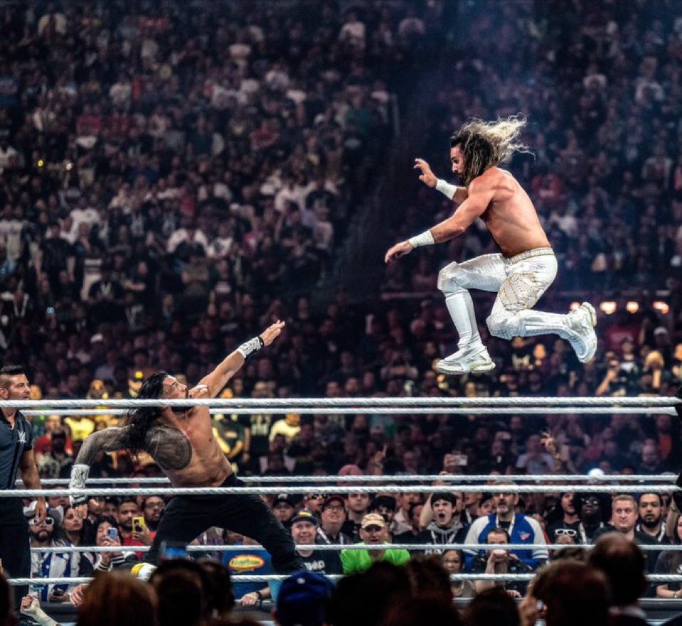 Esta foto acaba de alegrar mi feed, así que hago lo mismo con la vuestra.

Es una locura.