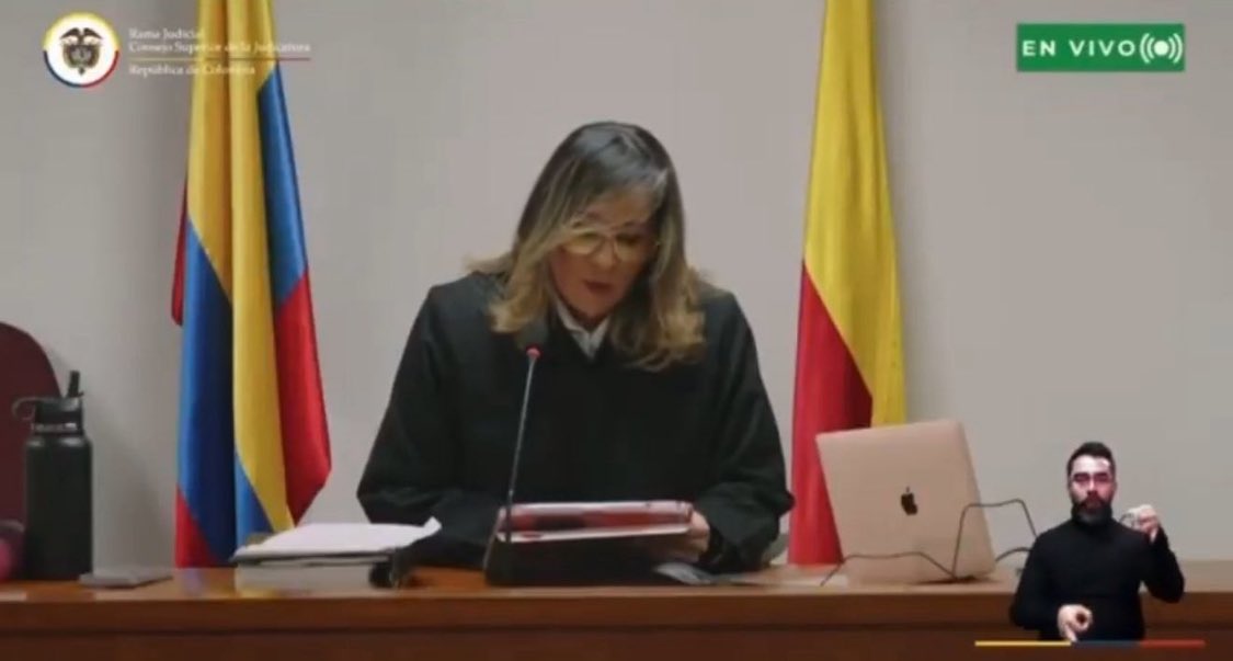 - Anoche tuve un sueño todo raro contigo
- Cuéntame!
- Estábamos en en lugar no me acuerdo bien pero parecía como si fuera…