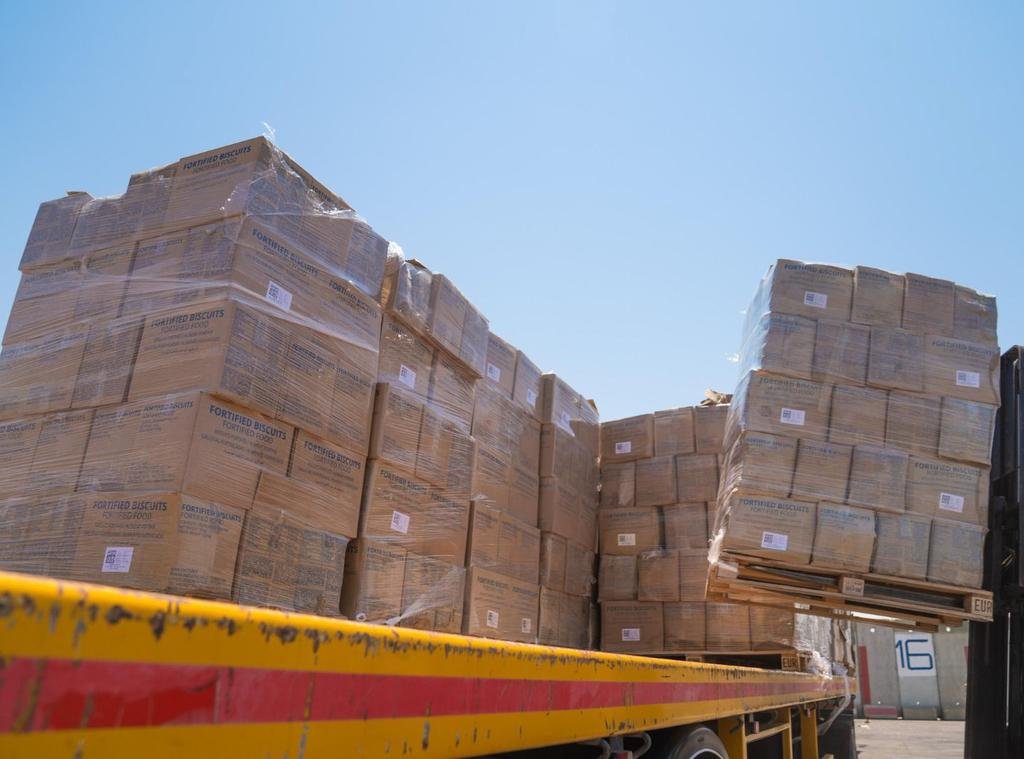 IsraelinSpanish's tweet image. Datos, no relatos:
🔴 Desde el comienzo de la guerra Israel ha facilitado la entrada de cerca de 1.9 MILLONES DE TONELADAS de ayuda humanitaria en casi 100 mil camiones.
🔴Cerca del 78.3% de la ayuda humanitaria es comida, es decir, más de 1.4 MILLONES DE TONELADAS de alimentos…