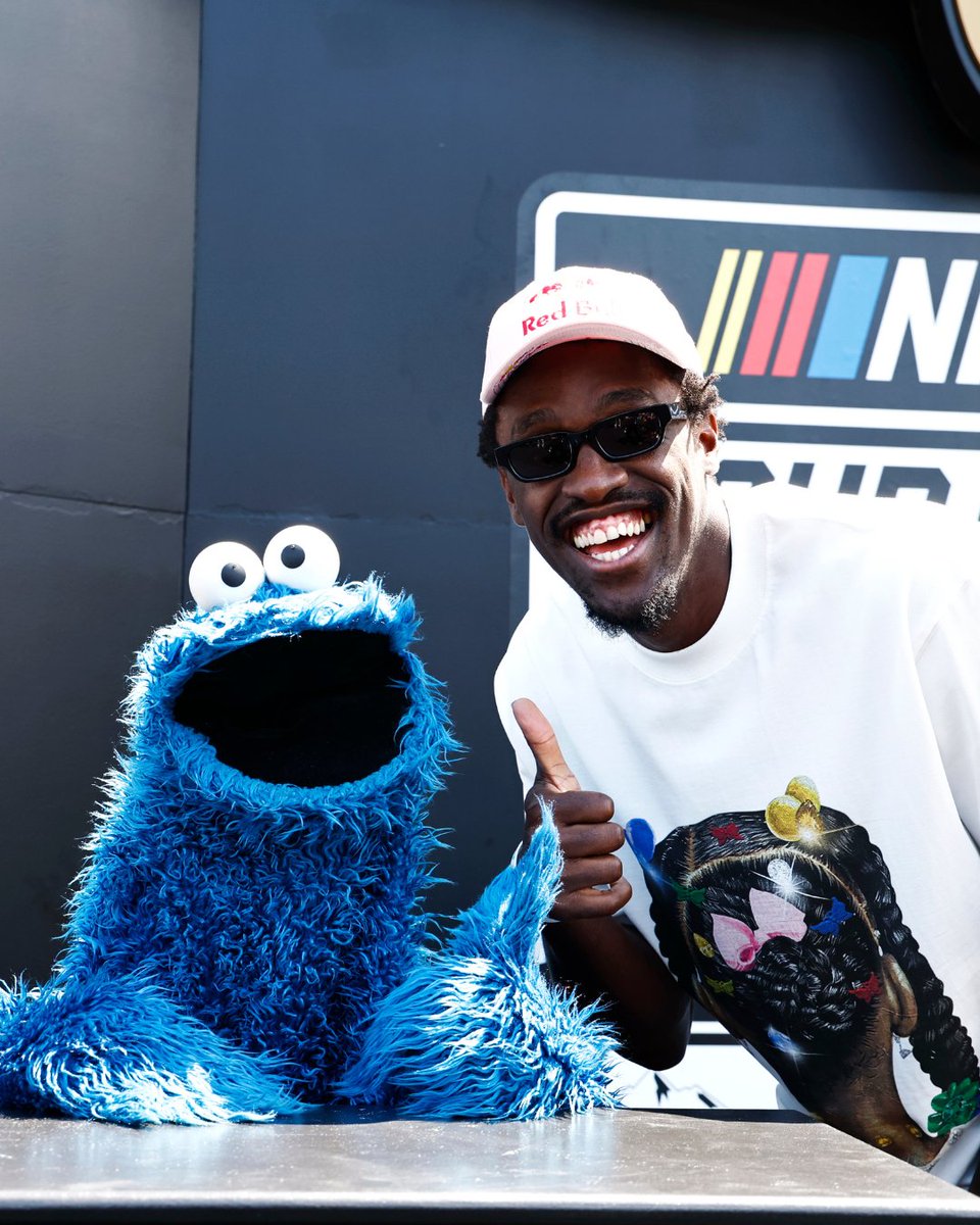 MeCookieMonster's tweet image. Me had da time of me life at #brickyard400! And you know what? Me would drive dat fast too if cookies were at da finish line! 🏁🍪🏆
#SesameRoadTrip