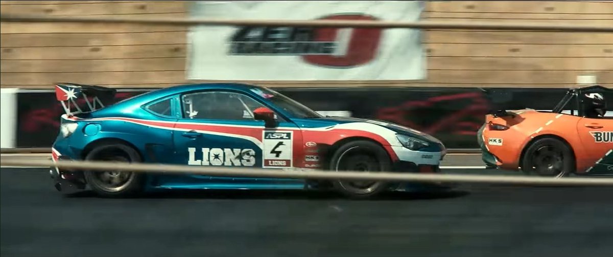 Una película para los fanáticos de las carreras, muy entretenida, la trama es simple, se centra más en los autos y lo que sucede en la pista que en la vida de los protagonistas, me gustó mucho que no exista ni un segundo de CGI en toda la cinta y que sea tan realista.