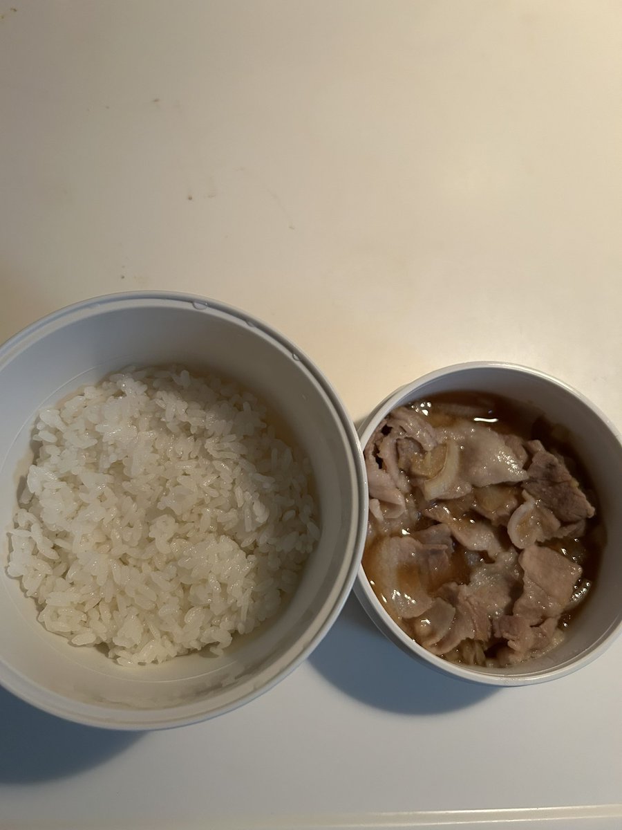 yakaedemada's tweet image. お弁当2日目
豚丼
お弁当？🤔
